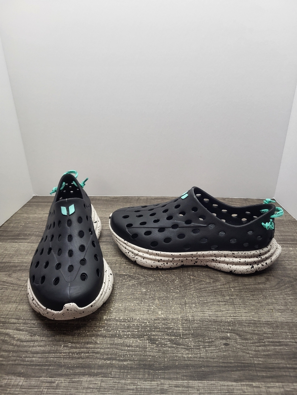 Kane Footwear Womens Size 7 US Revive Recovery Shoe Black Early Frost